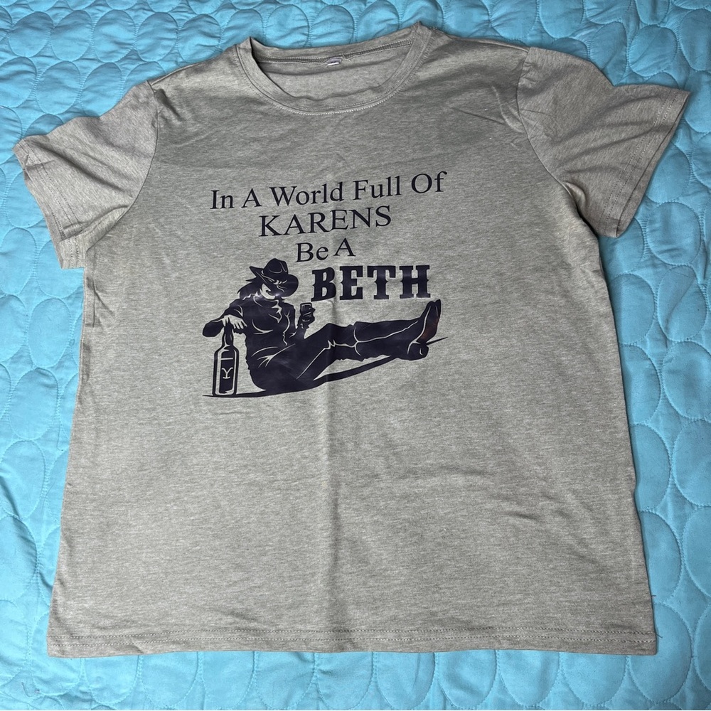 Yellowstone “In A World Full of Karens Be A Beth” Shirt Size Medium